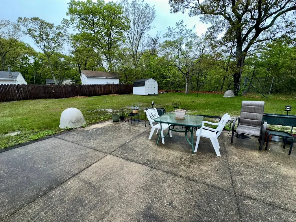 23 Hawkins Path Coram NY 11727