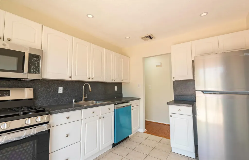 2515 S Seamans Neck Road Seaford NY 11783