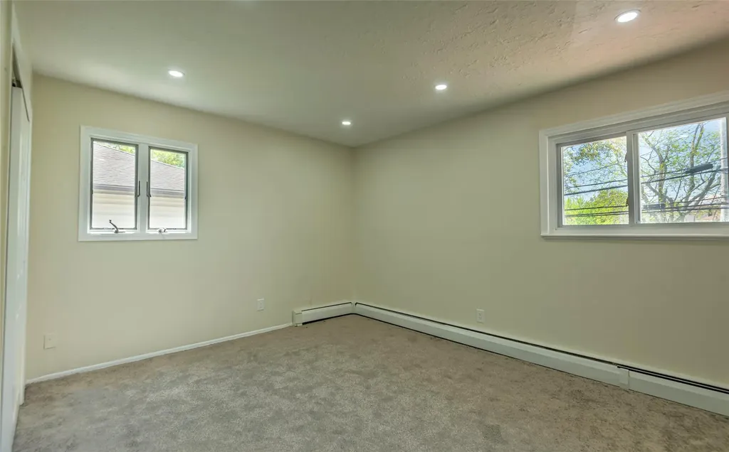 2515 S Seamans Neck Road Seaford NY 11783