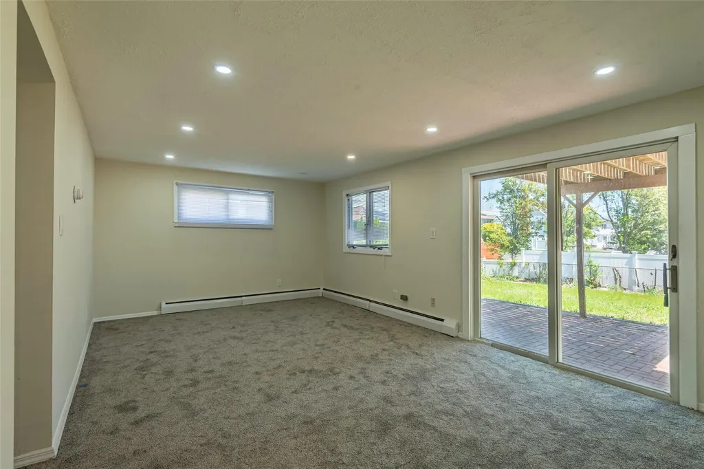 2515 S Seamans Neck Road Seaford NY 11783
