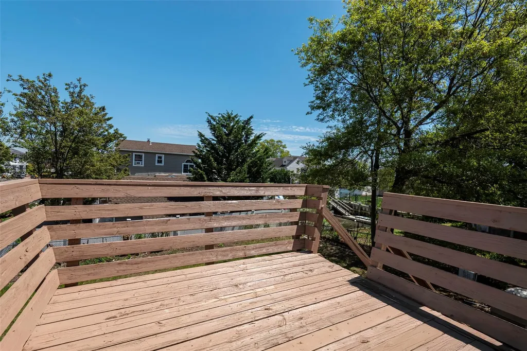 2515 S Seamans Neck Road Seaford NY 11783