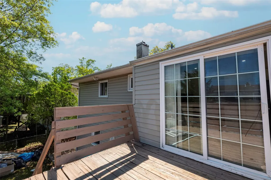 2515 S Seamans Neck Road Seaford NY 11783