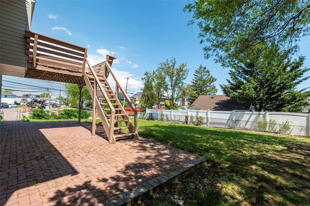 2515 S Seamans Neck Road Seaford NY 11783