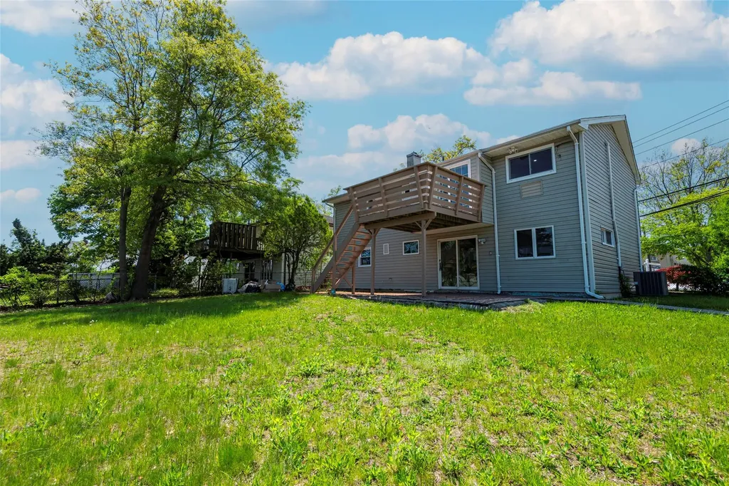 2515 S Seamans Neck Road Seaford NY 11783