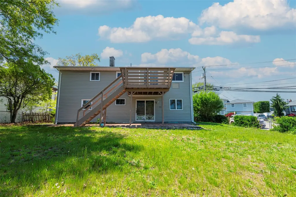 2515 S Seamans Neck Road Seaford NY 11783