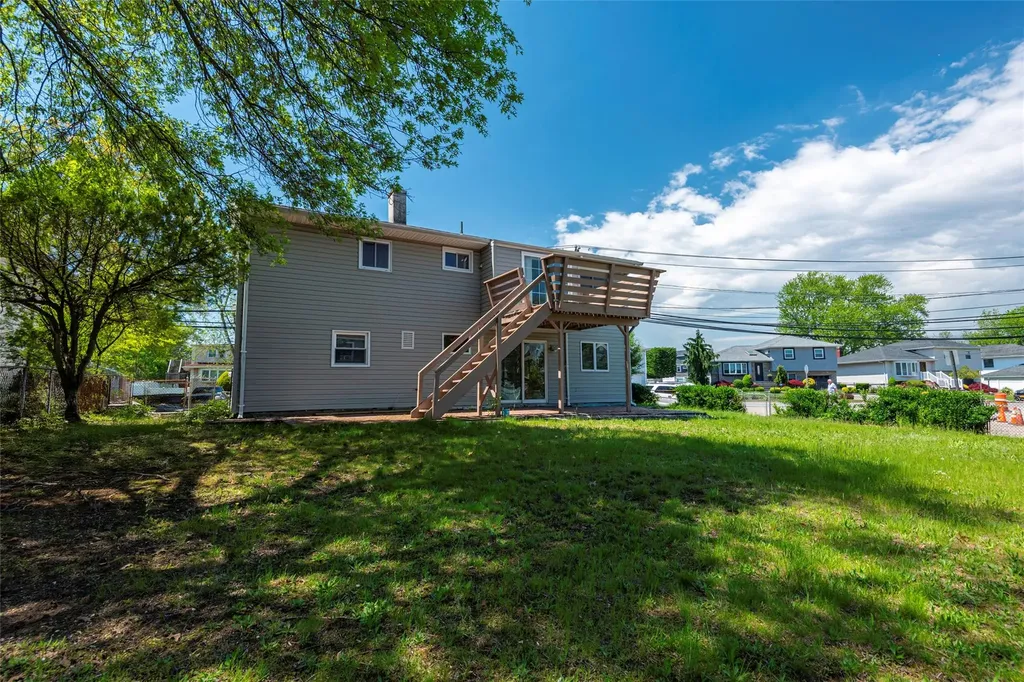 2515 S Seamans Neck Road Seaford NY 11783