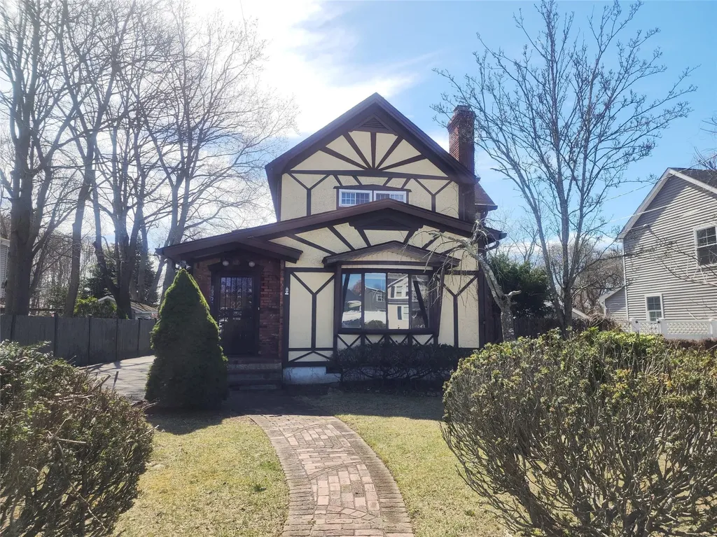 32 Swan River Street Patchogue NY 11772