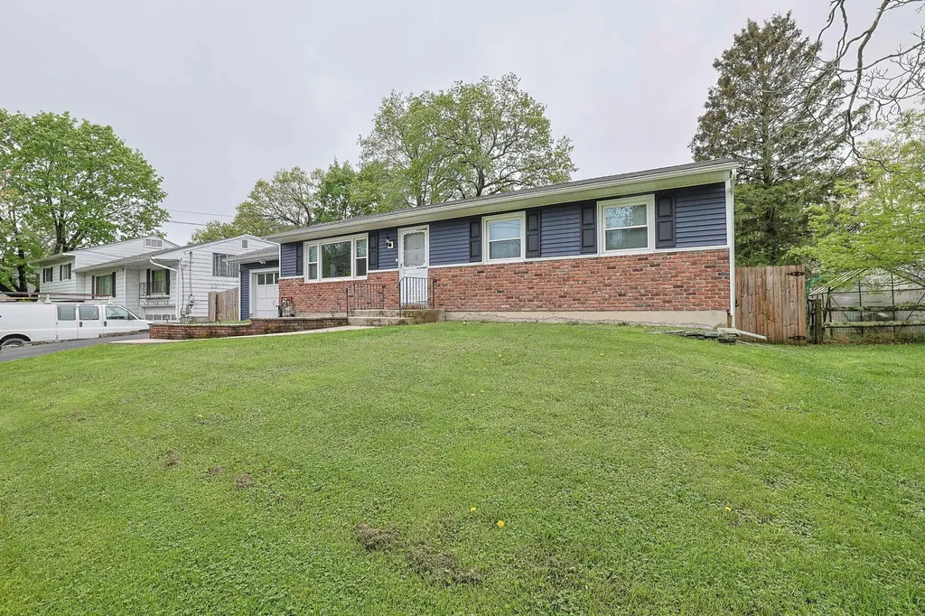 12 Brewster Drive Middletown NY 10940