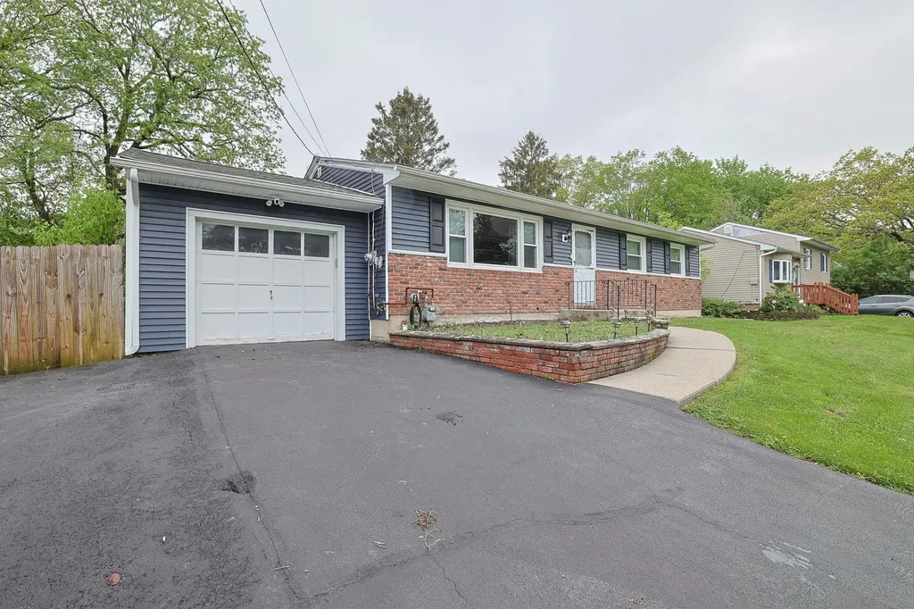 12 Brewster Drive Middletown NY 10940
