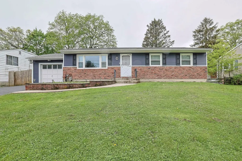 12 Brewster Drive Middletown NY 10940