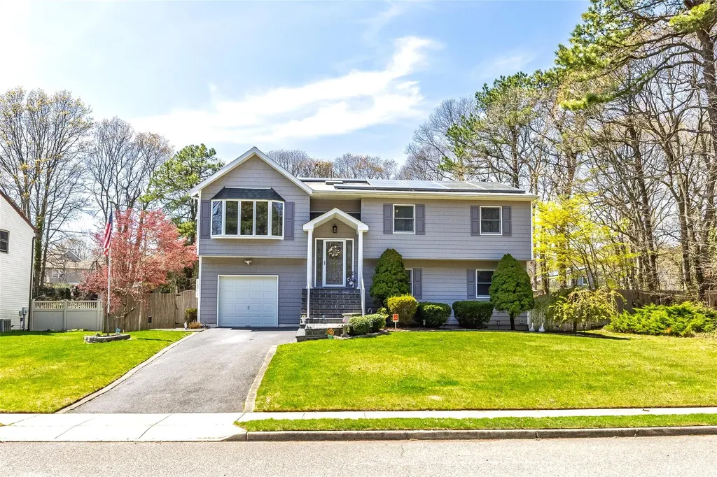 2 Anthony Lane Holbrook NY 11741