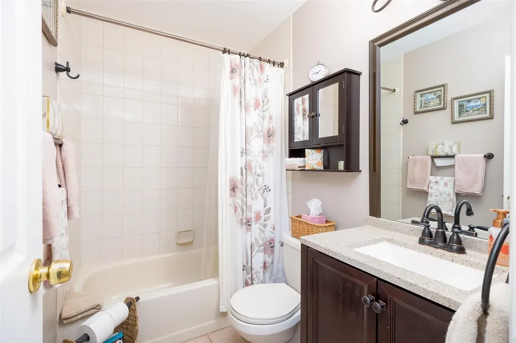 2 Anthony Lane Holbrook NY 11741