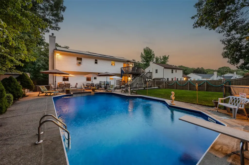 2 Anthony Lane Holbrook NY 11741