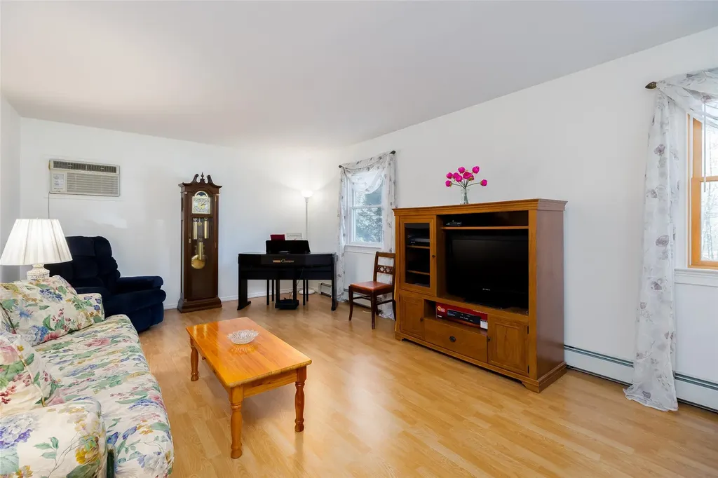 2 Anthony Lane Holbrook NY 11741