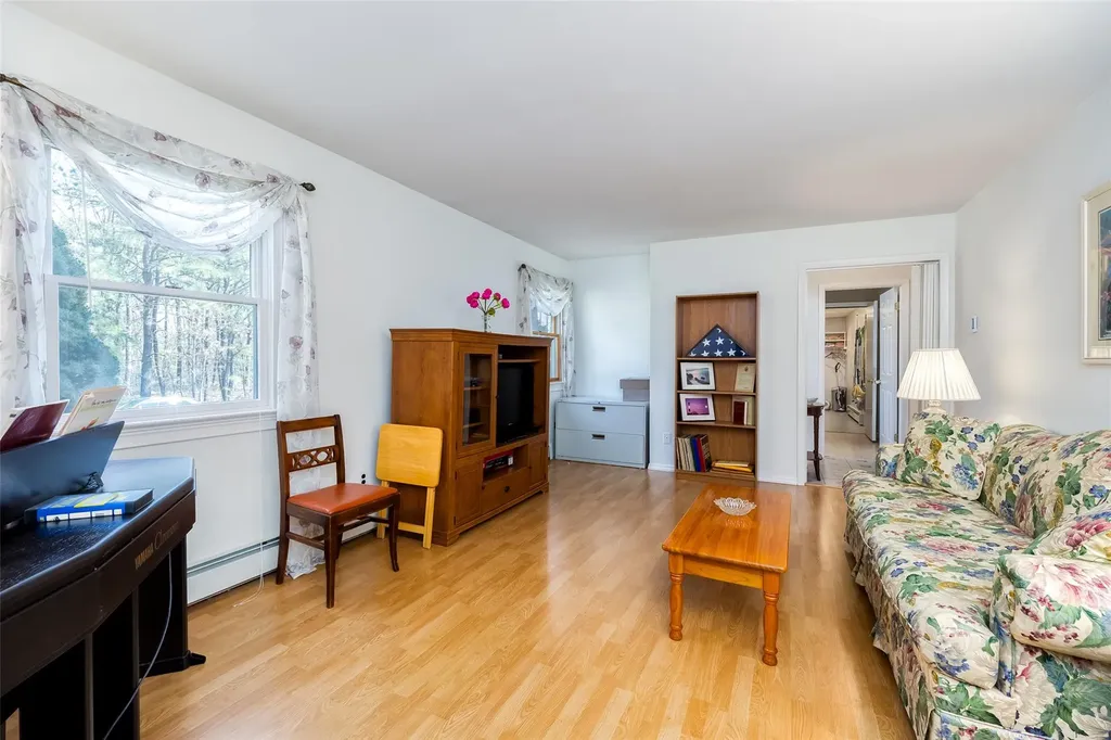 2 Anthony Lane Holbrook NY 11741