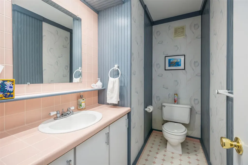 2 Anthony Lane Holbrook NY 11741