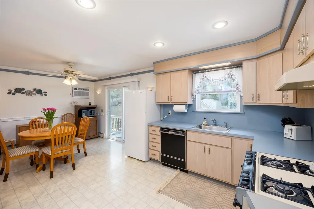 2 Anthony Lane Holbrook NY 11741