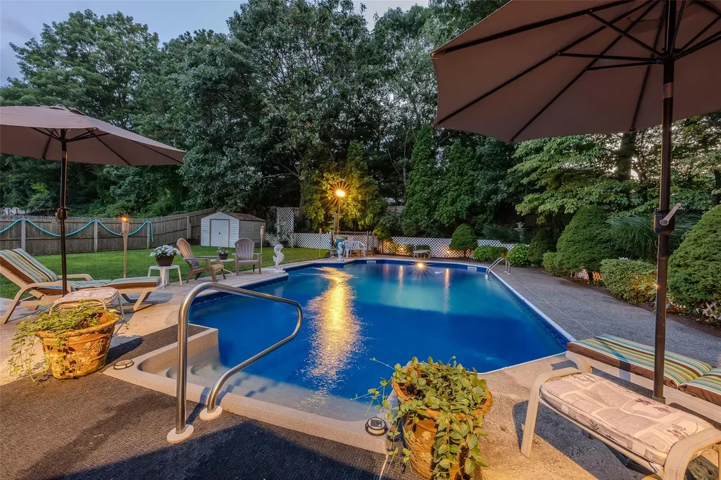 2 Anthony Lane Holbrook NY 11741