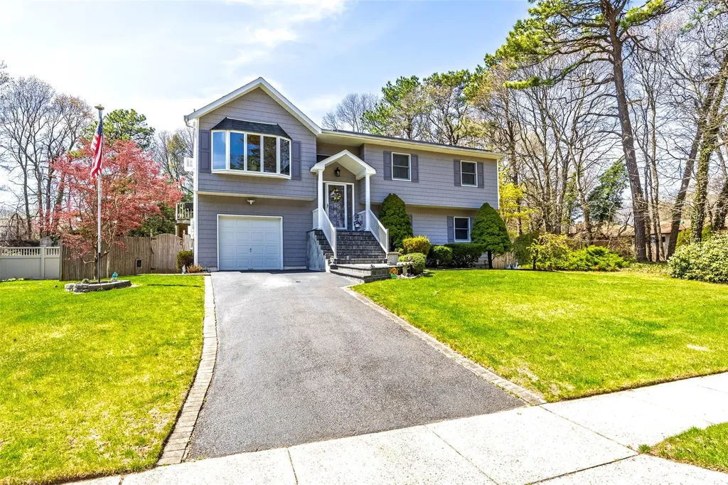 2 Anthony Lane Holbrook NY 11741