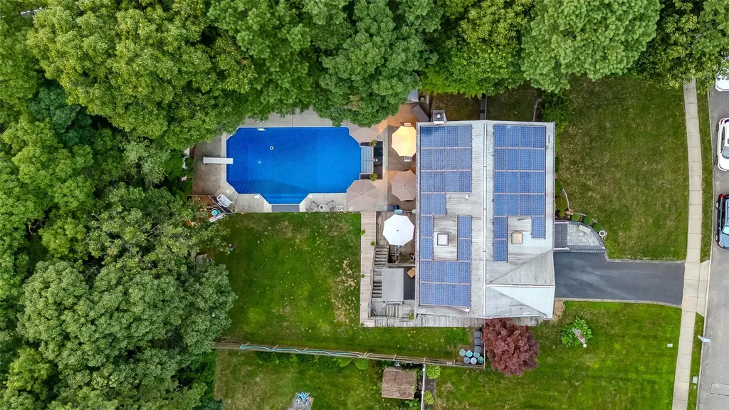 2 Anthony Lane Holbrook NY 11741