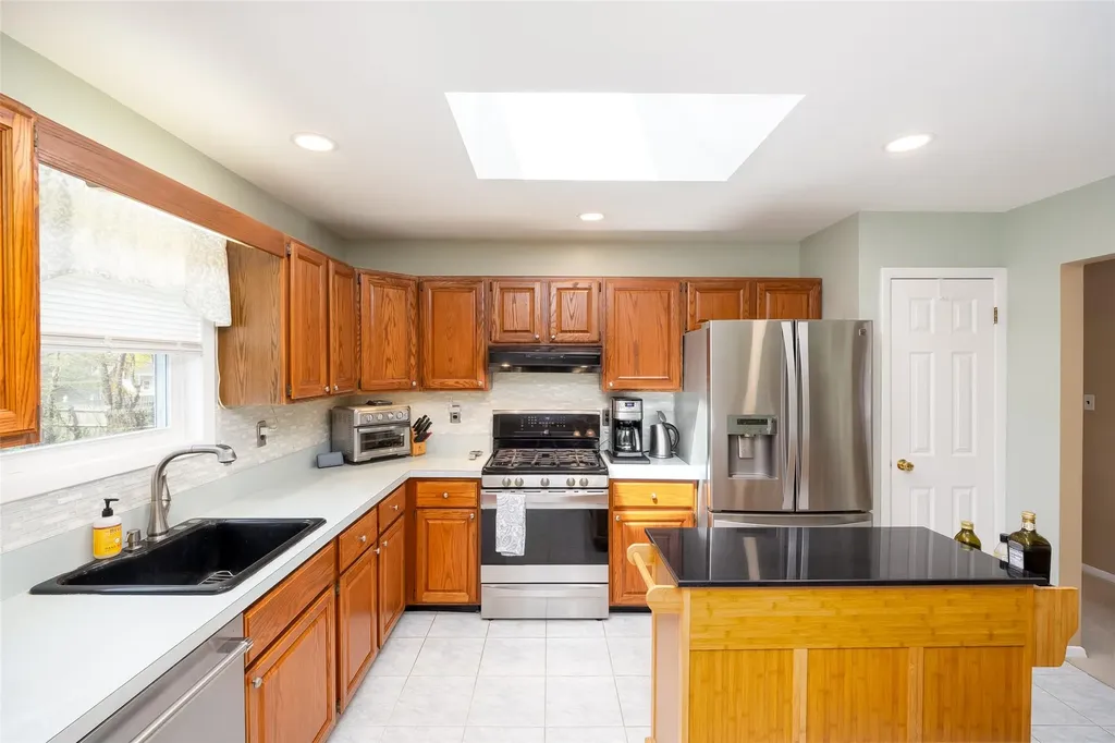 2 Anthony Lane Holbrook NY 11741