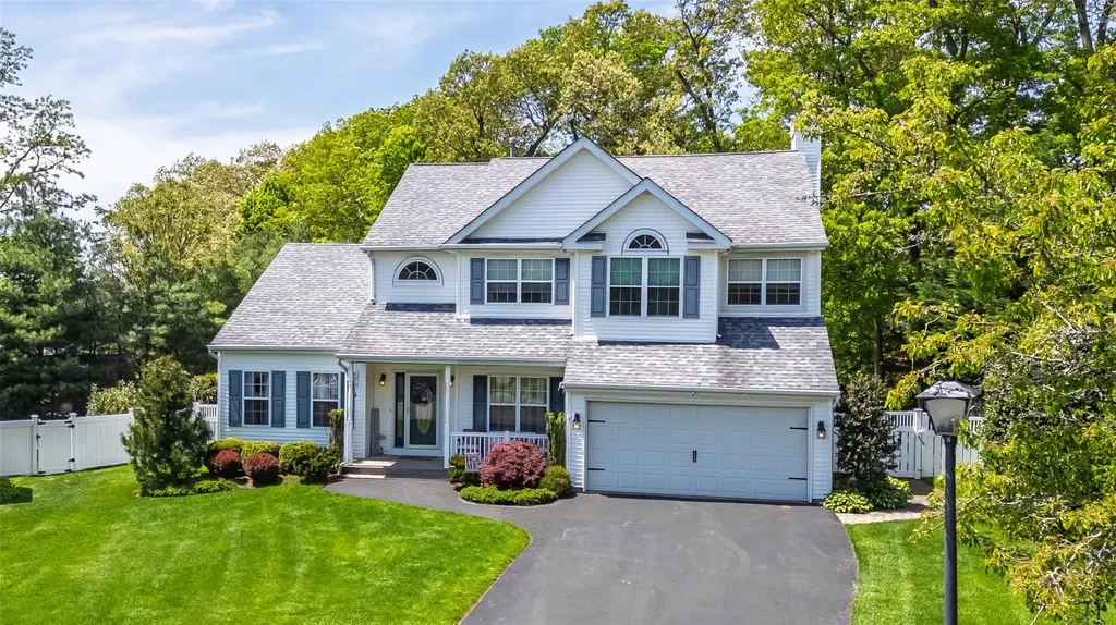 21 Coventry Lane Smithtown NY 11787