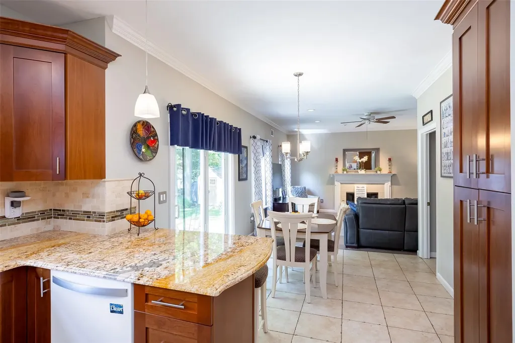 21 Coventry Lane Smithtown NY 11787