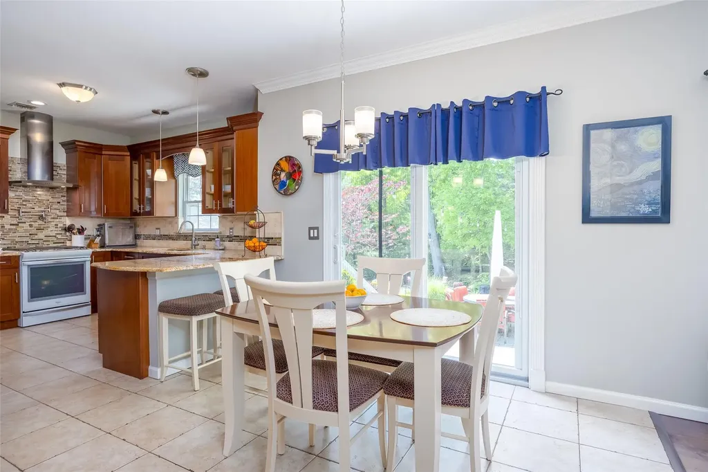 21 Coventry Lane Smithtown NY 11787