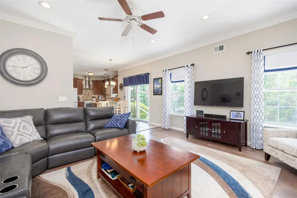 21 Coventry Lane Smithtown NY 11787