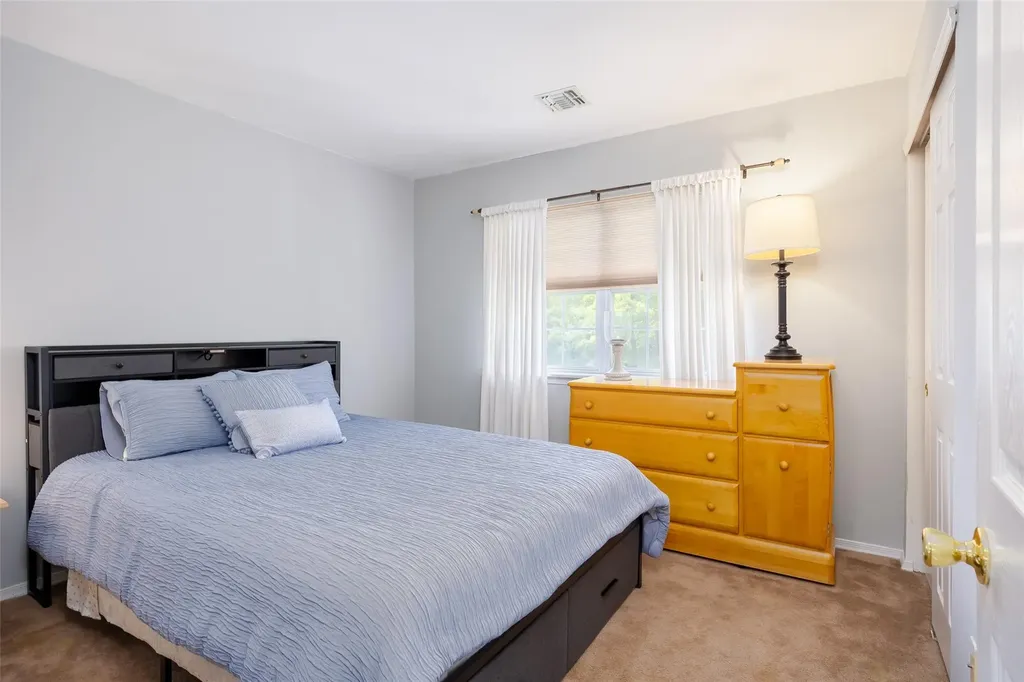 21 Coventry Lane Smithtown NY 11787
