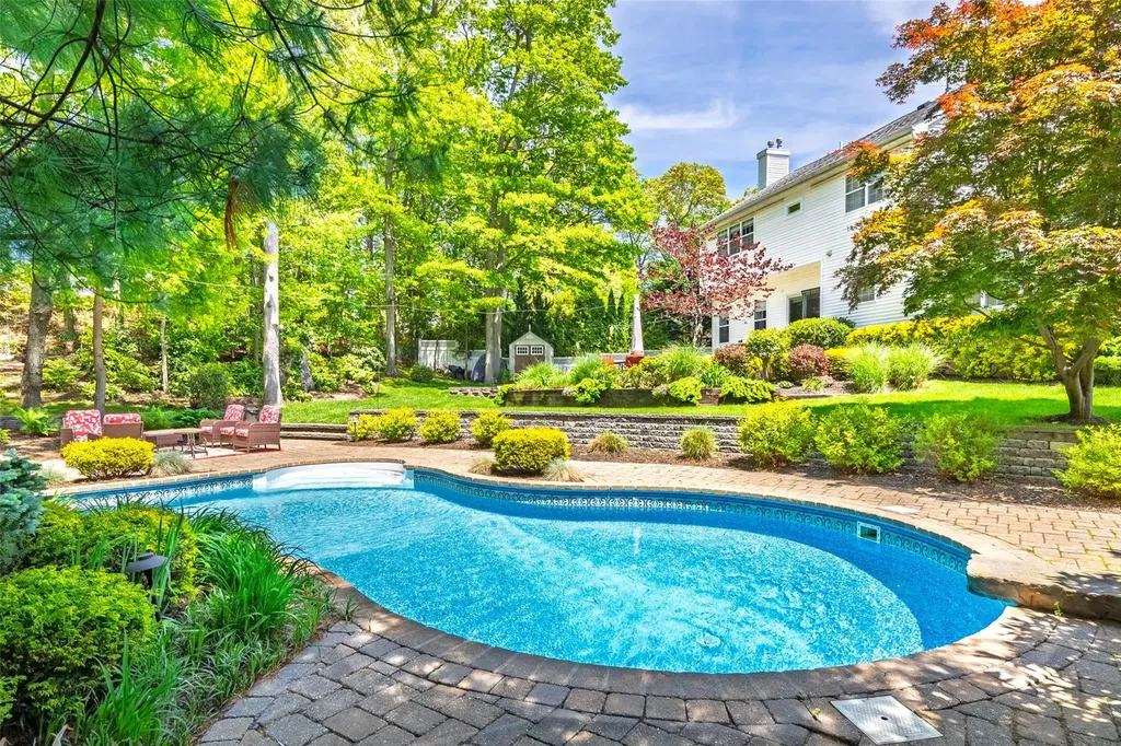 21 Coventry Lane Smithtown NY 11787