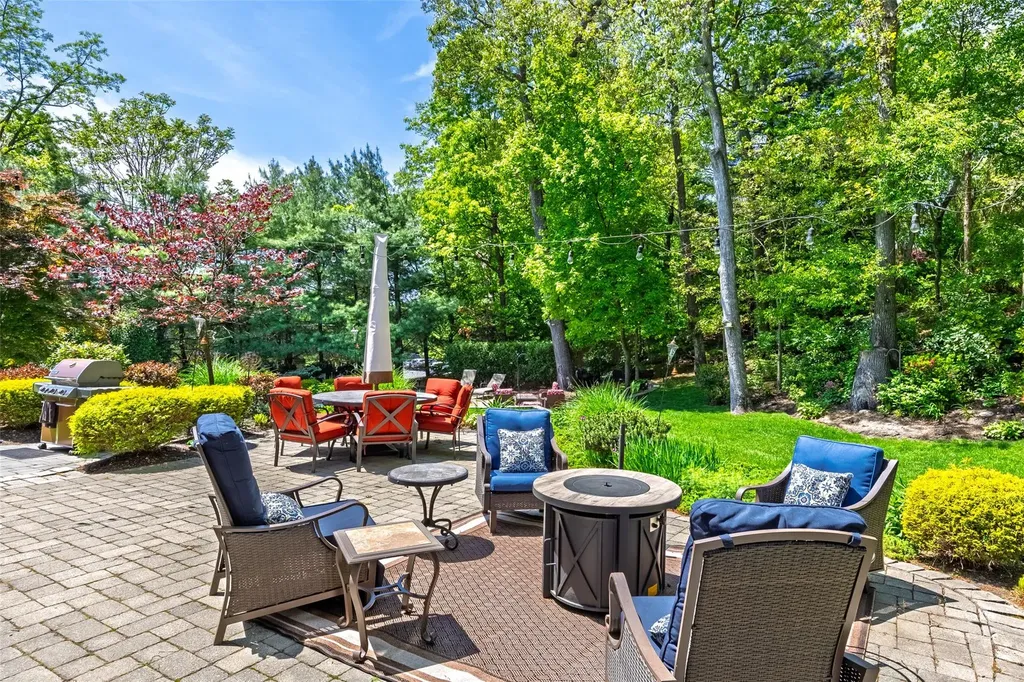 21 Coventry Lane Smithtown NY 11787