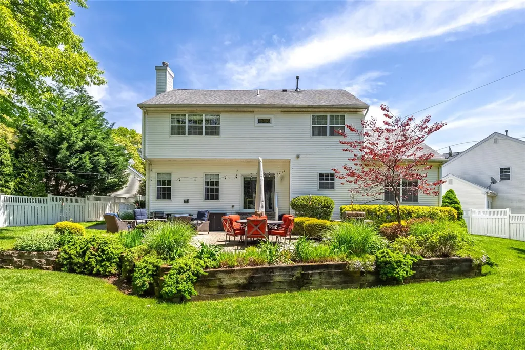 21 Coventry Lane Smithtown NY 11787