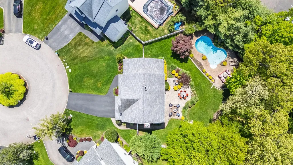 21 Coventry Lane Smithtown NY 11787