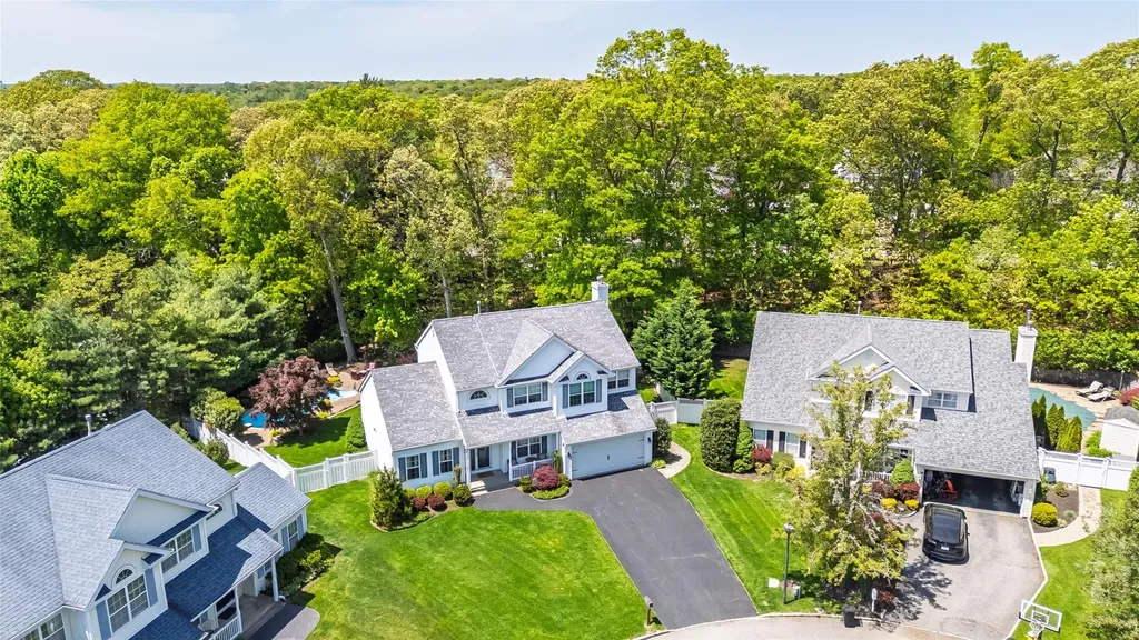 21 Coventry Lane Smithtown NY 11787