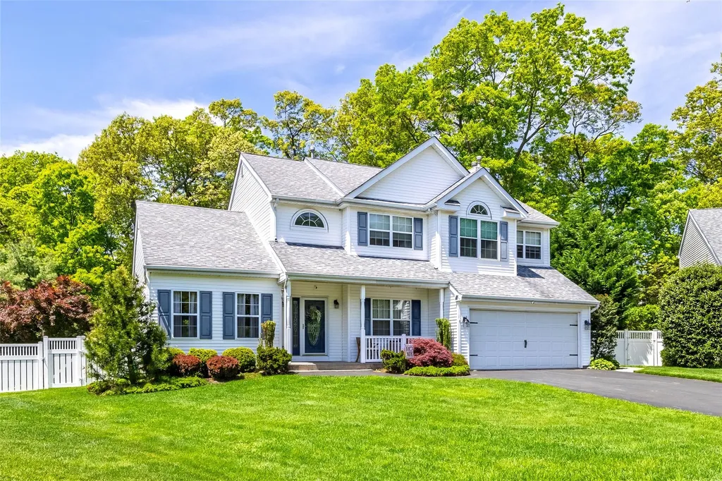 21 Coventry Lane Smithtown NY 11787