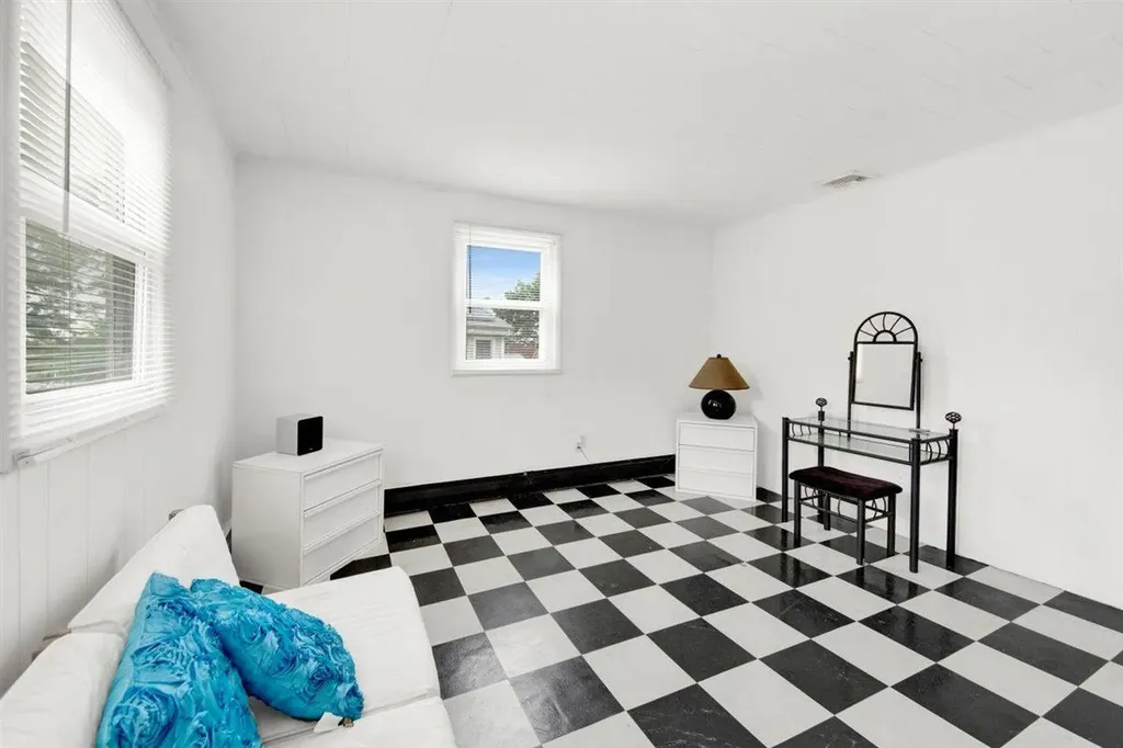 680 Corbalis Place Yonkers NY 10703