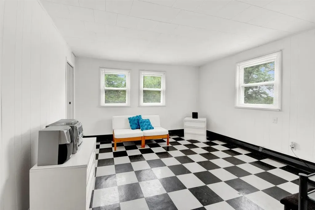 680 Corbalis Place Yonkers NY 10703