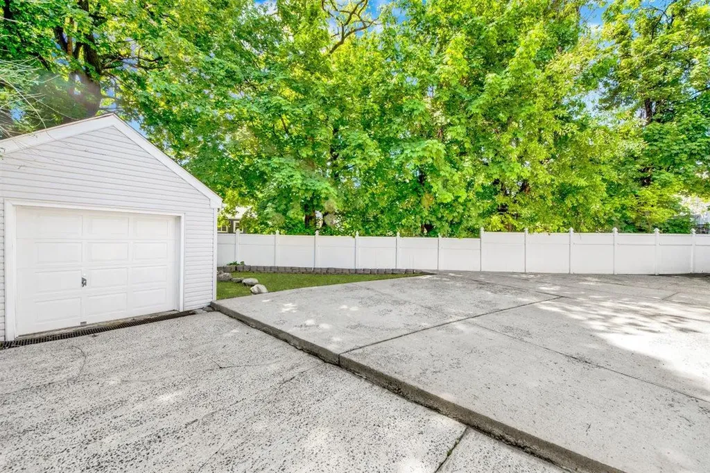 680 Corbalis Place Yonkers NY 10703