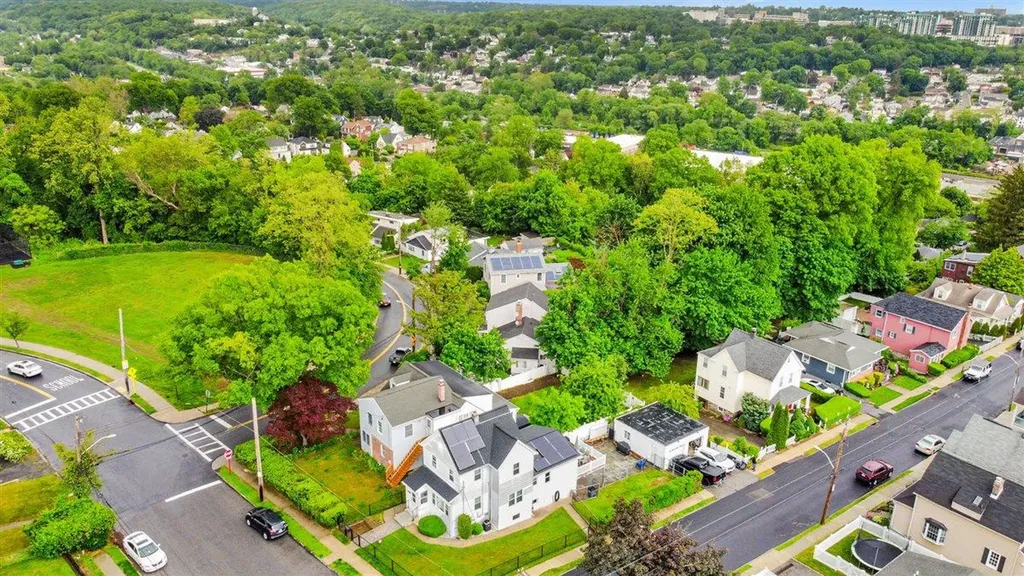 680 Corbalis Place Yonkers NY 10703