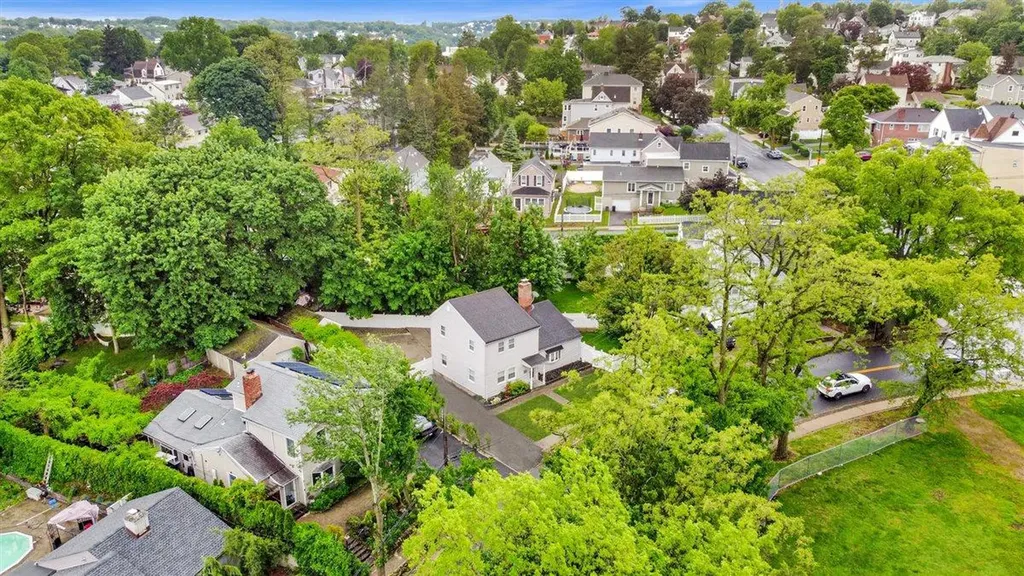 680 Corbalis Place Yonkers NY 10703