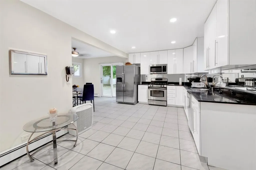 680 Corbalis Place Yonkers NY 10703