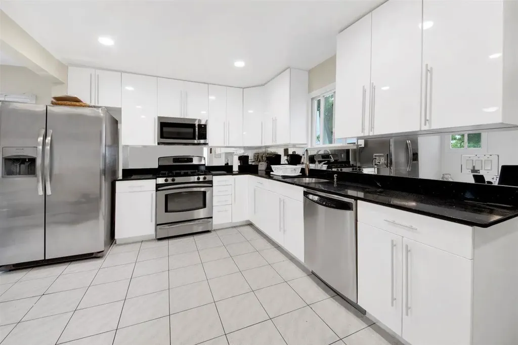 680 Corbalis Place Yonkers NY 10703