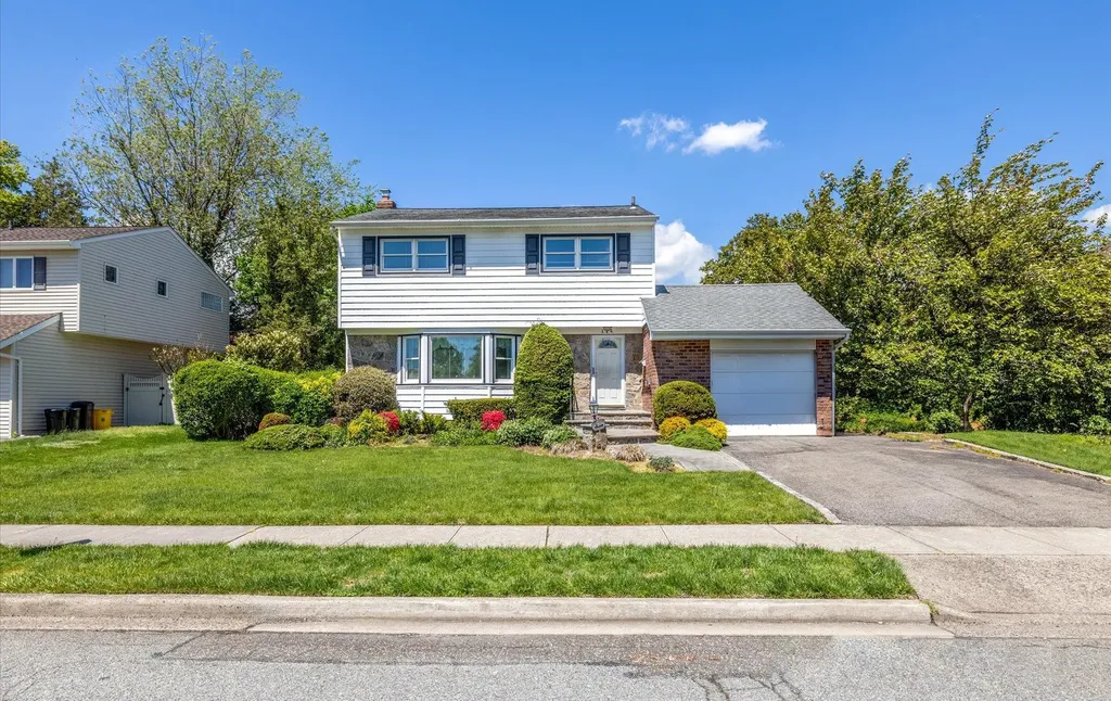 114 Schoharie Drive Jericho NY 11753