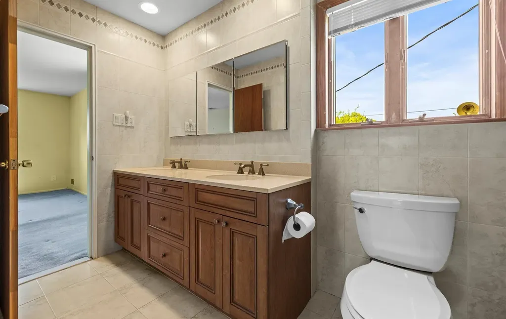 114 Schoharie Drive Jericho NY 11753