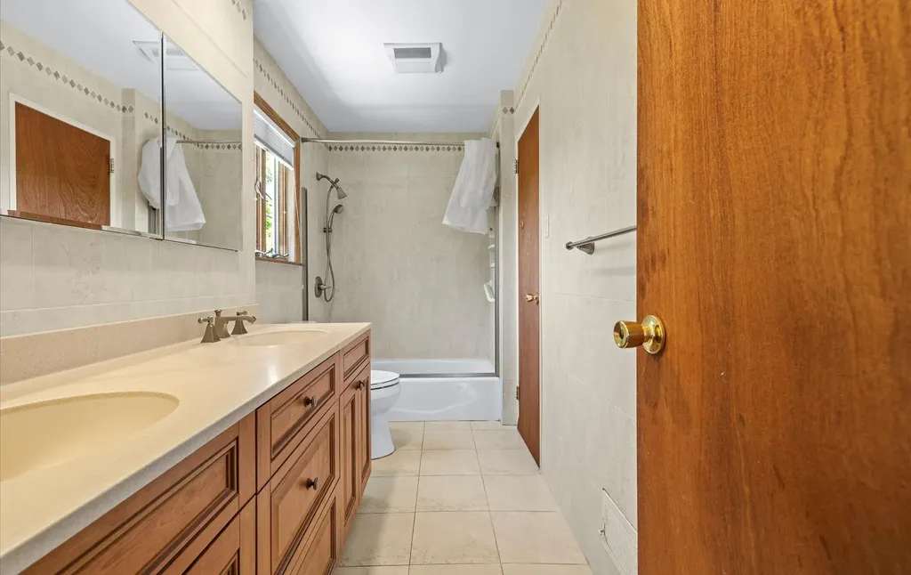 114 Schoharie Drive Jericho NY 11753