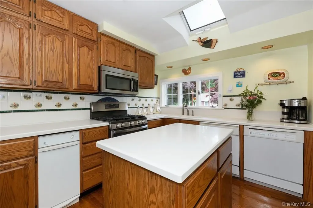 6 Fairmont Avenue Pearl River NY 10965