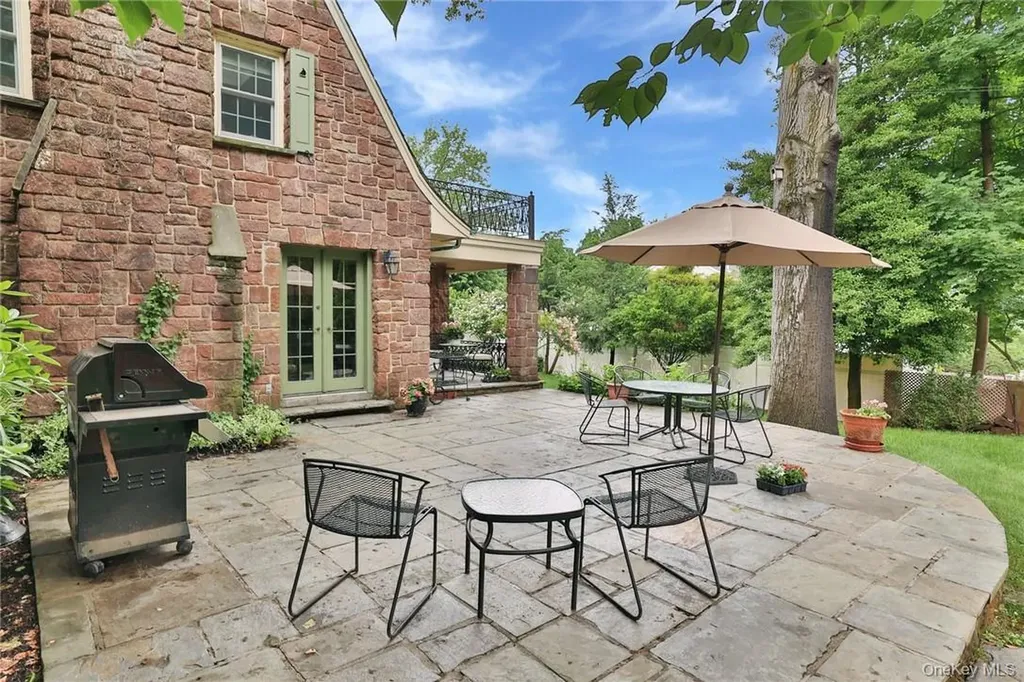 6 Fairmont Avenue Pearl River NY 10965