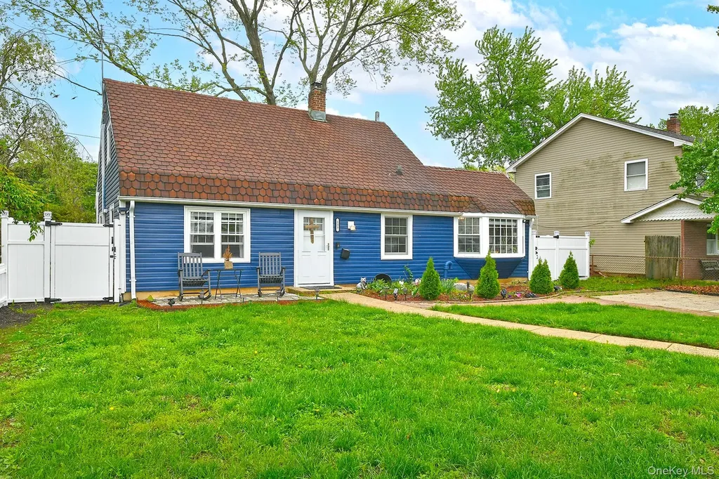 133 Spring Lane Levittown NY 11756