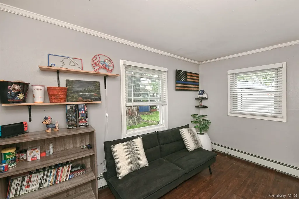 133 Spring Lane Levittown NY 11756